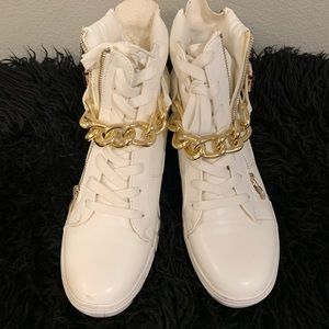 Just Fab white and Gold fashion sneaker